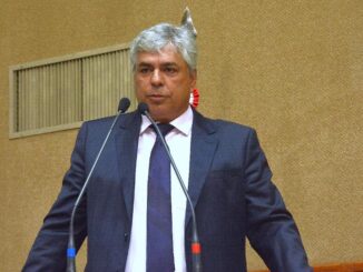 Durante sessão na ALBA, Robinho criticou duramente o governo petista, apontando desgaste histórico do PT no estado.
