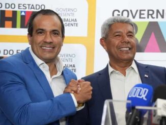 Prefeito de Salvador, Bruno Reis, e governador da Bahia, Jerônimo Rodrigues, sorrindo e apertando as mãos durante encontro oficial.